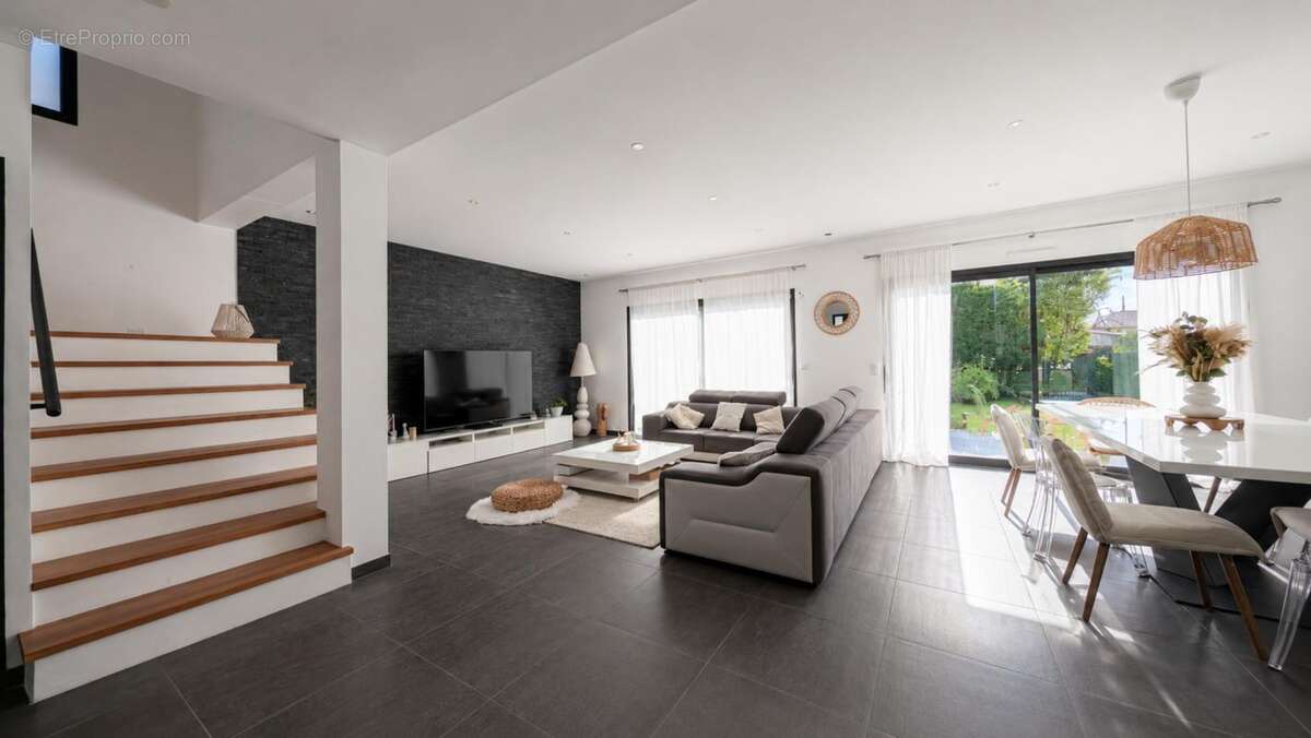 Maison à CHENNEVIERES-SUR-MARNE