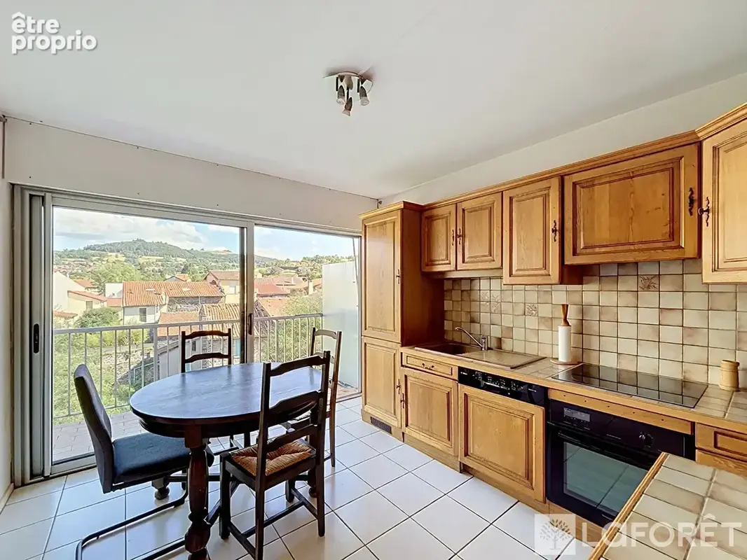 Grand T4 de 101 m² avec garage, balcon et vue dégagée - photo 2