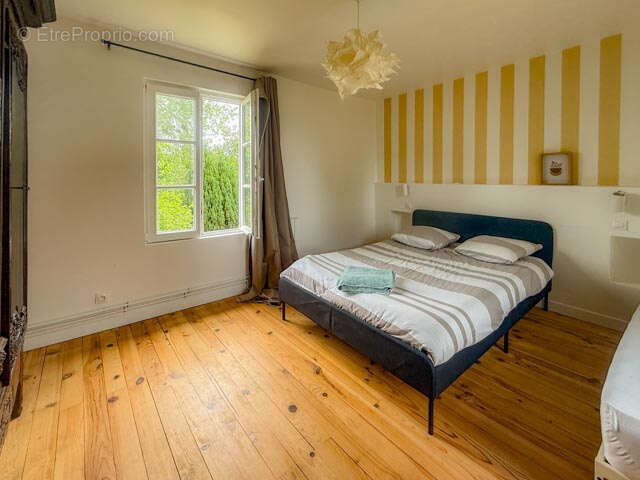 Ancien corps de ferme de 442 m2 avec maison colombages rénovée et bâtiments, entouré de pâturages et de collin - photo 16