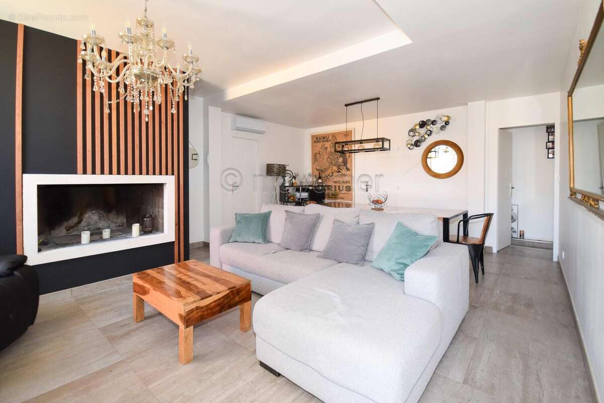APPARTEMENT T4 ESPRIT MAISON AVEC PISCINE, JARDIN PRIVATIF DE 450 M² ET VUE MER L\'ESTAQUE  13016 Marseille n°9 - Appartement à MARSEILLE-16E