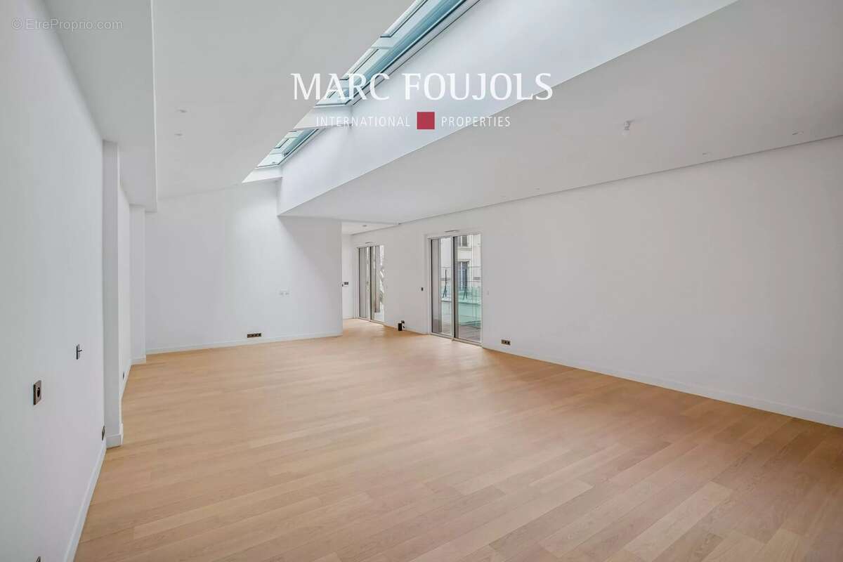 Appartement à PARIS-8E
