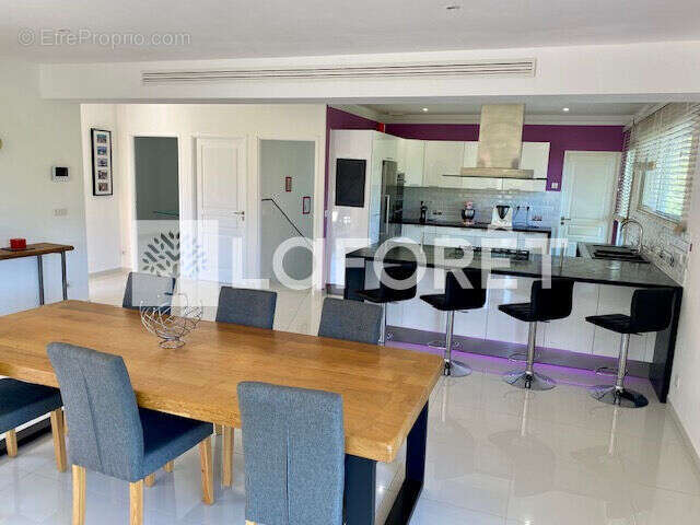 Maison à CHATEAUNEUF-GRASSE