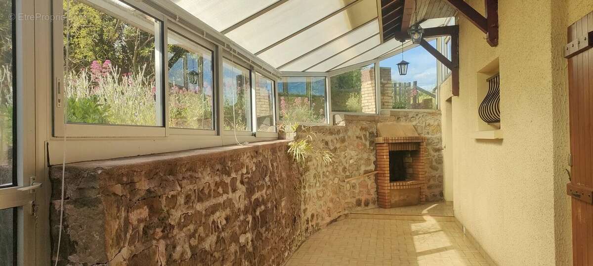 Maison à VENDENESSE-LES-CHAROLLES