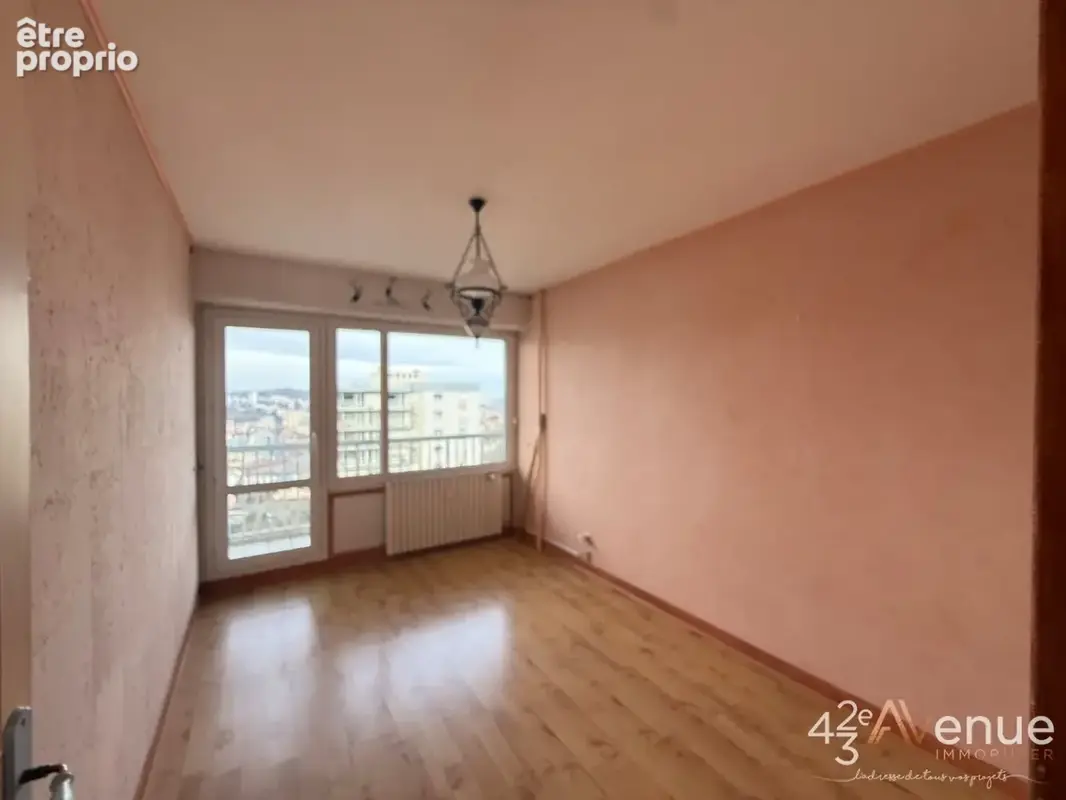 Appartement 98 m² à Saint-Etienne  - photo 3