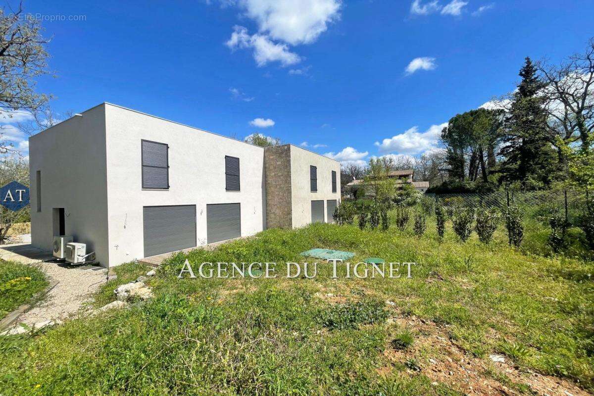 Maison à SAINT-CEZAIRE-SUR-SIAGNE