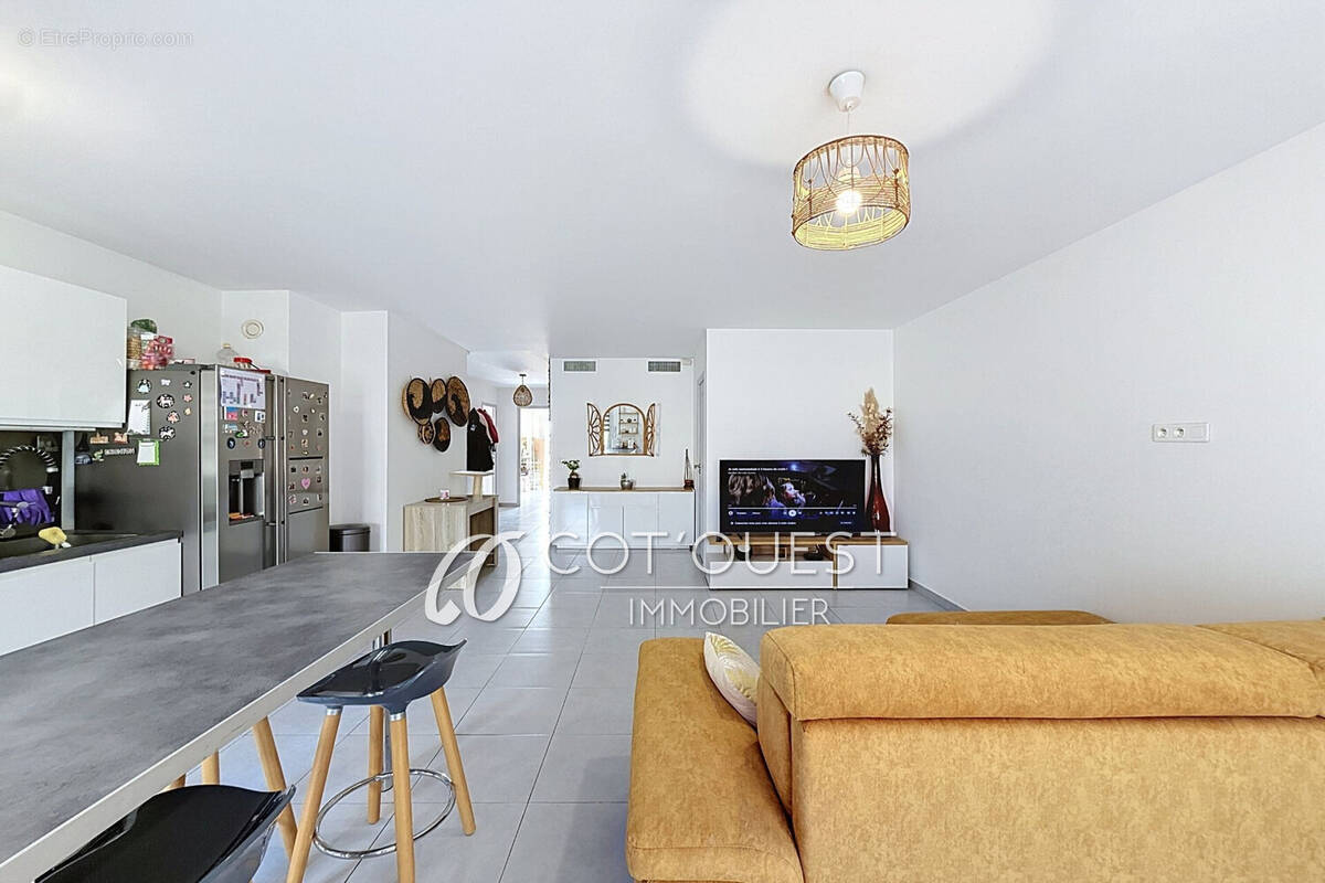 Appartement 85 m² à Saint-Laurent-Du-Var  - photo 2