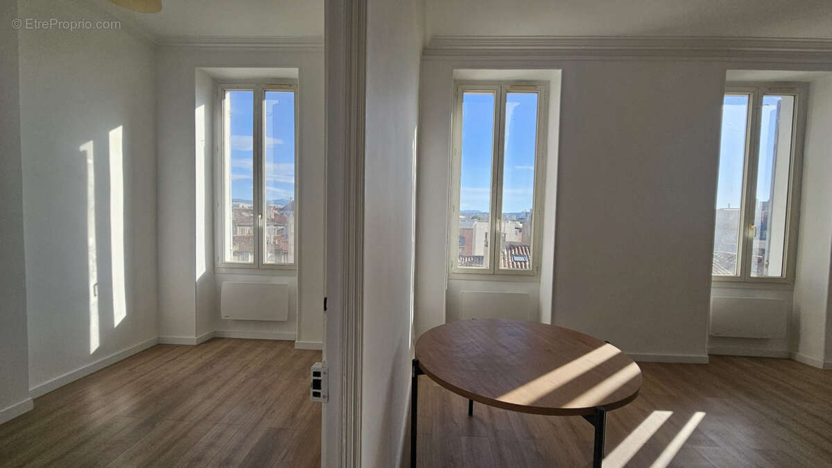 Appartement à MARSEILLE-5E