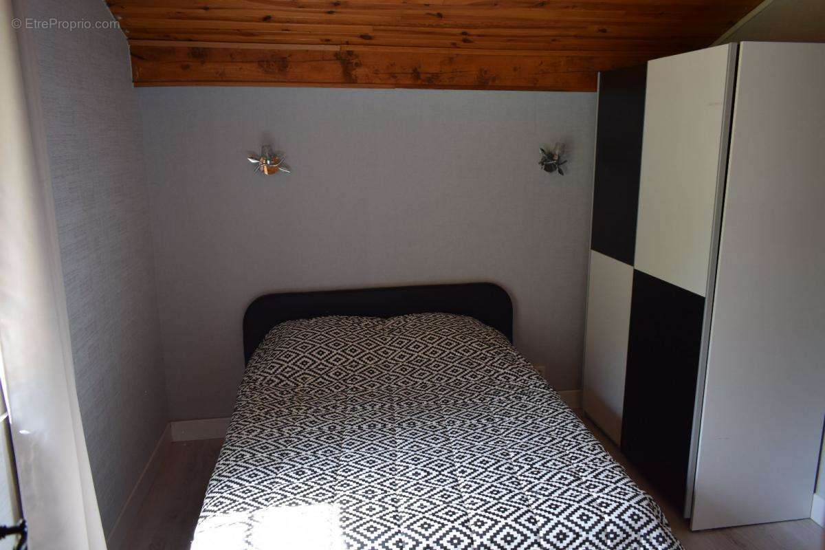 Maison à SAINTE-COLOMBE-SUR-GUETTE