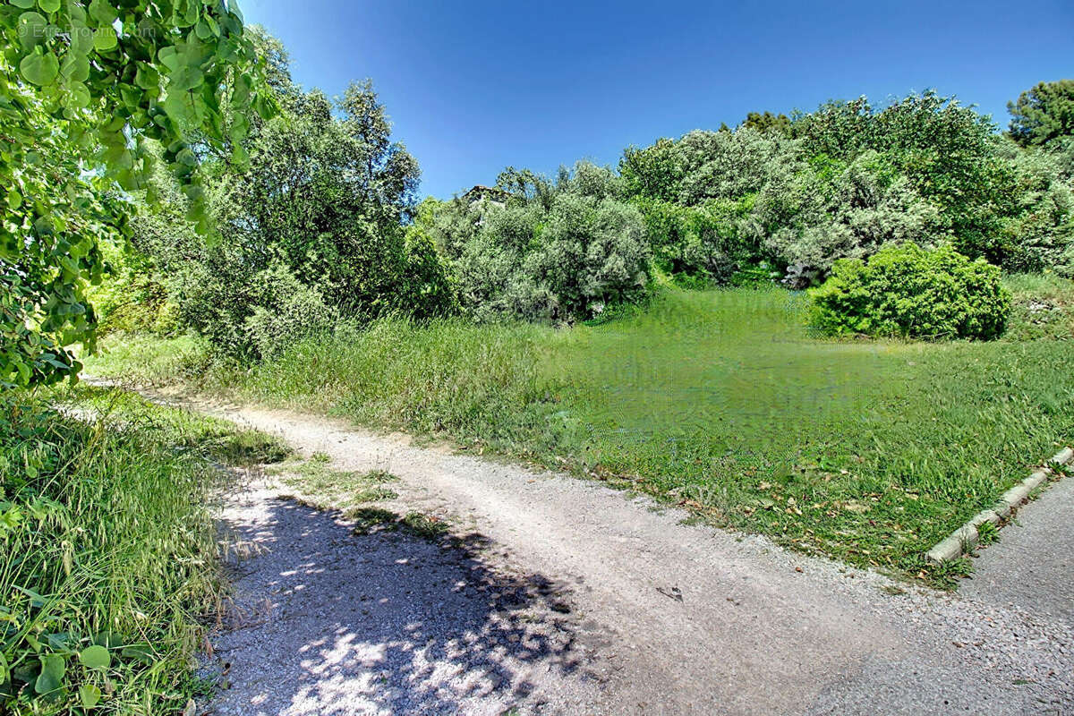 Terrain à DRAGUIGNAN
