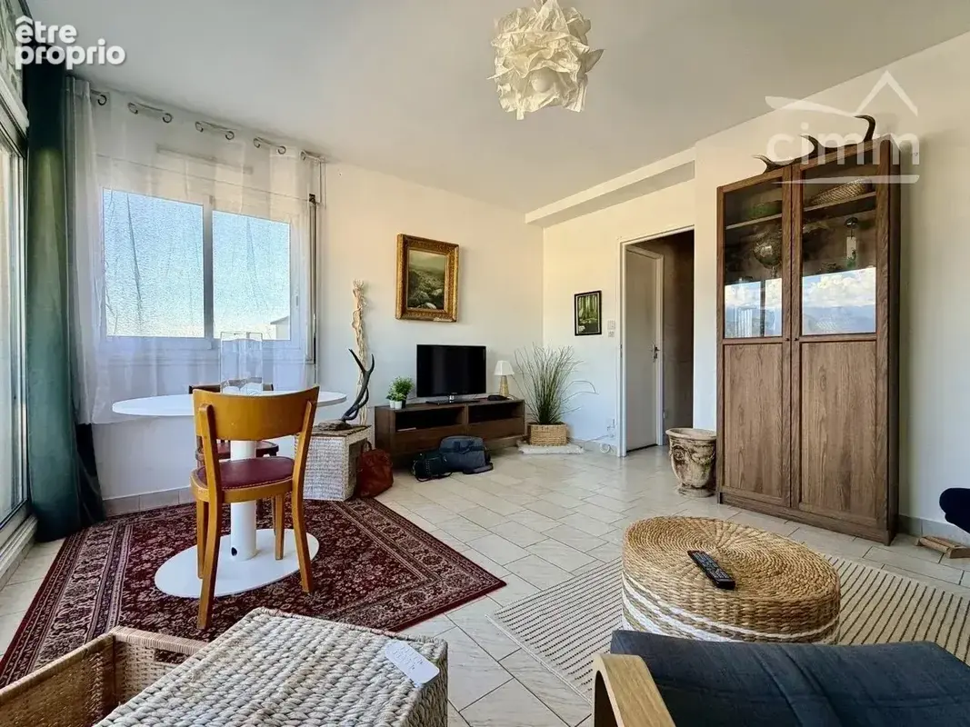T2 rénové 43 m² – 11e étage – balcon – vue massifs - photo 4