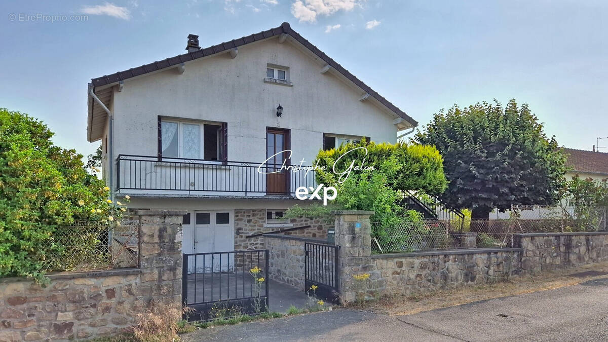 Maison à ROUSSAC