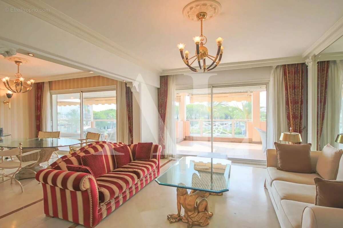 Appartement à VALLAURIS