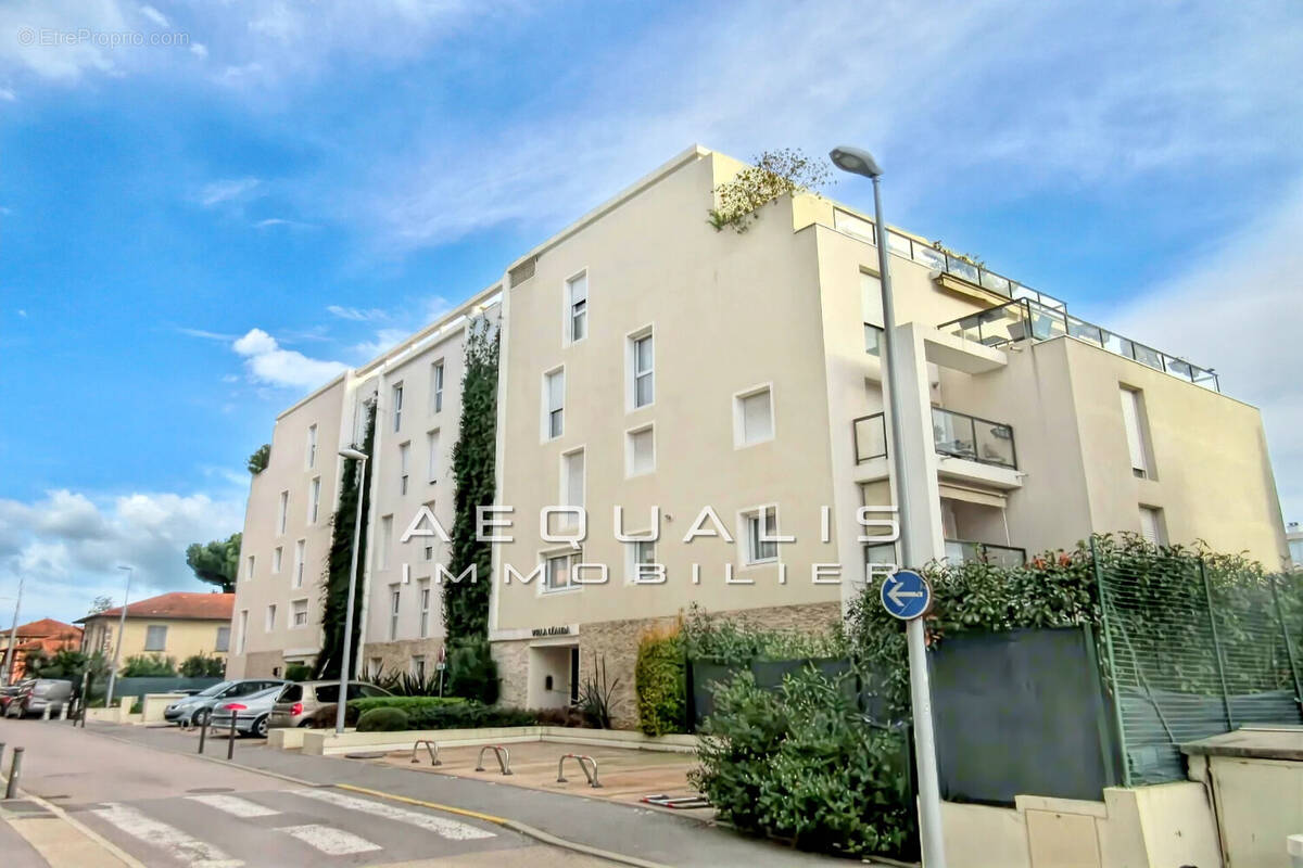 Appartement à SAINT-LAURENT-DU-VAR