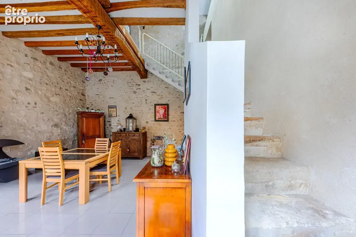 Propriété entièrement rénovée  au coeur du village - photo 13