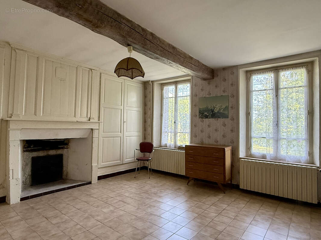 CHAMOY - Maison d'habitation 80m2 et dépendances sur un terrain de 4000m2 - photo 3