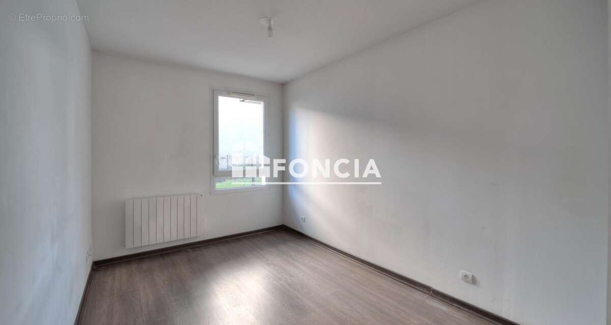 Appartement à PERON