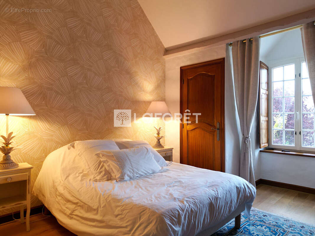 Maison à VERNEUIL-LE-CHATEAU