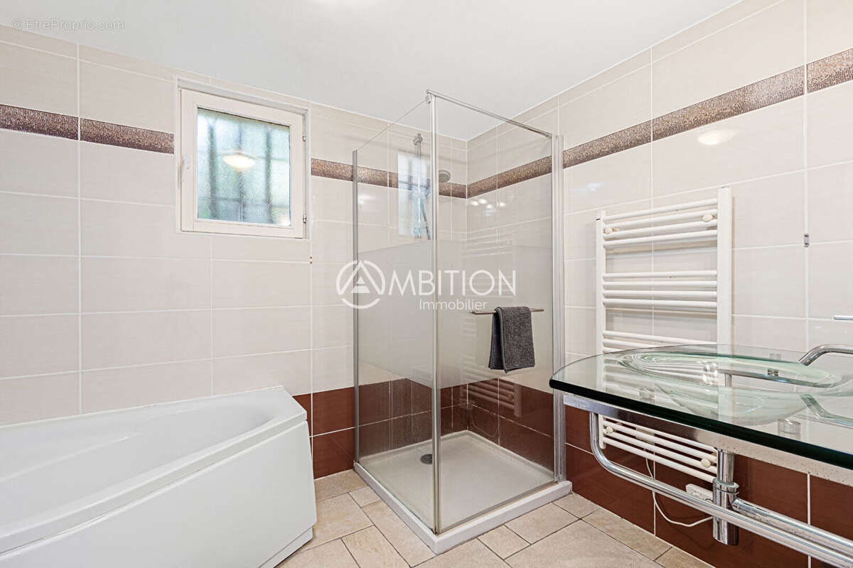 Maison à LES ISSAMBRES