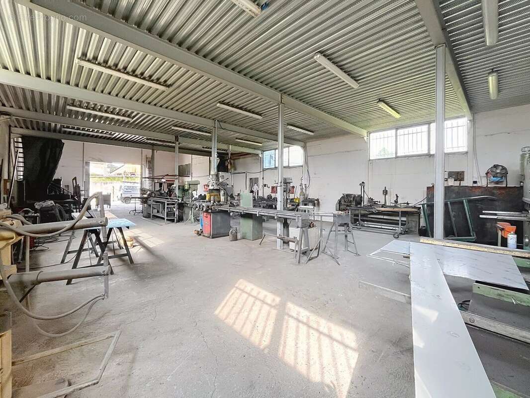 Commerce à PEYROULES