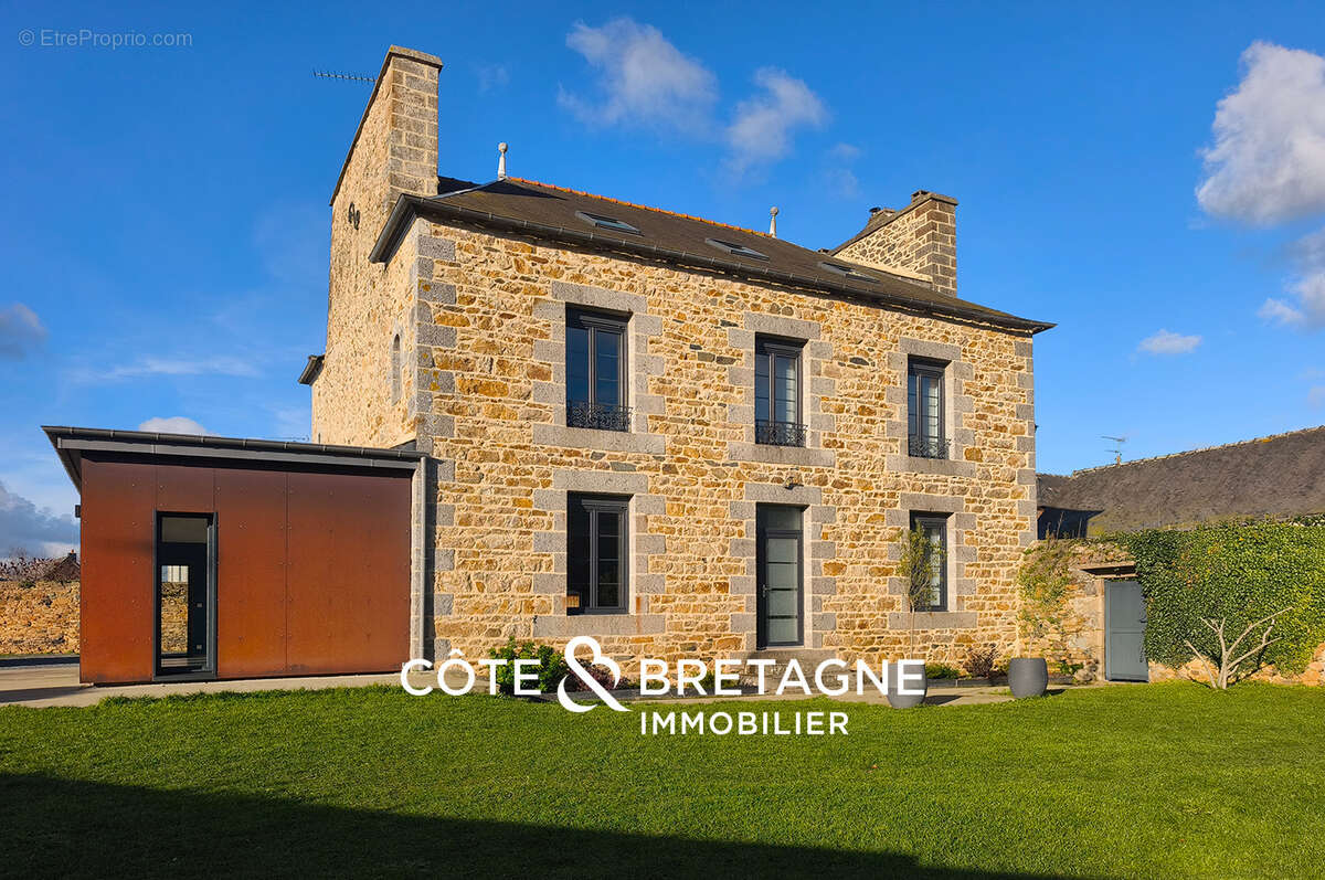 Maison à LANVOLLON