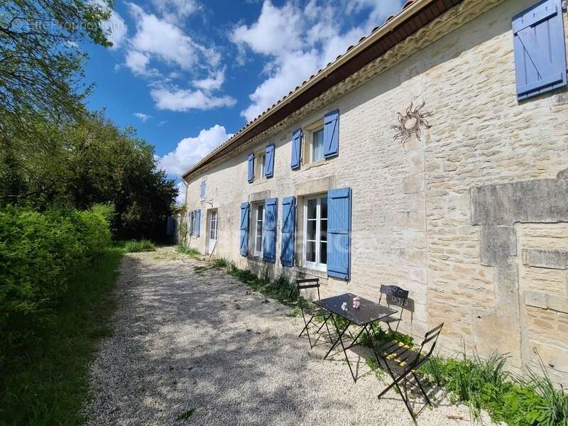 Maison charentaise LA BROUSSE proche Matha (17) - photo 3