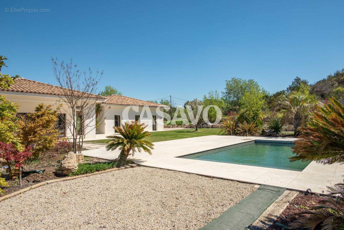 Maison à LE PUY-SAINTE-REPARADE