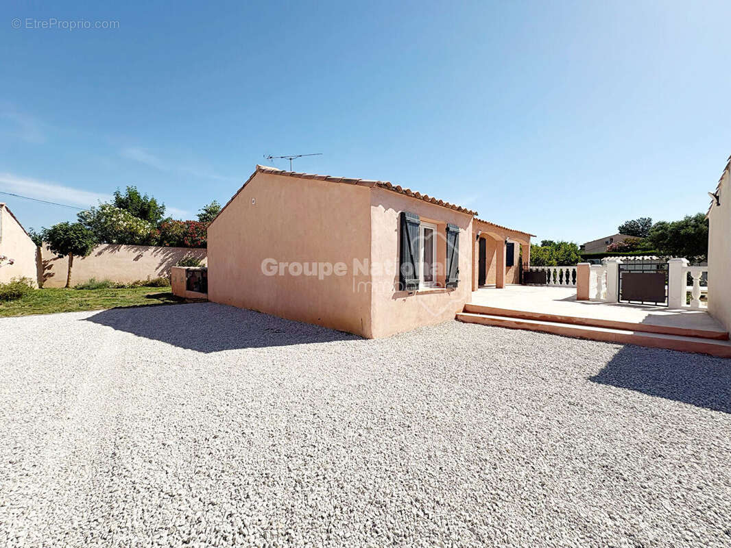 Exclusivité à Salon de Provence : Superbe maison 6 pièces avec piscine au quartier Bel-Air - La Crau - photo 16