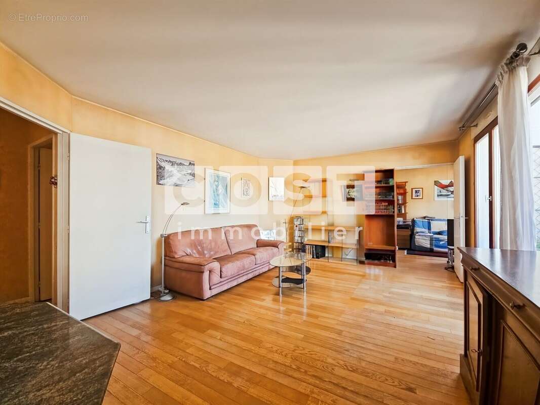 Appartement à COURBEVOIE