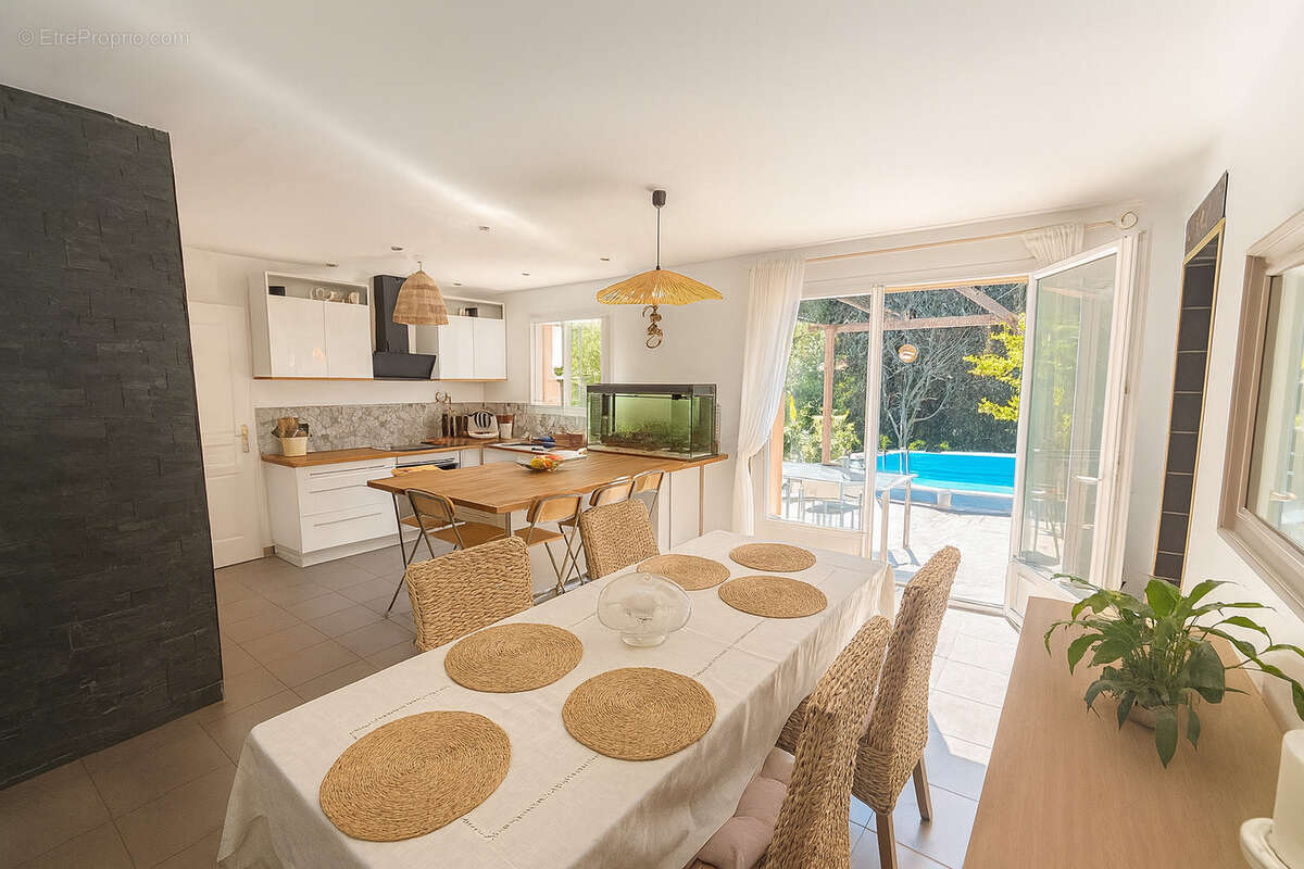 Maison à SOLLIES-TOUCAS