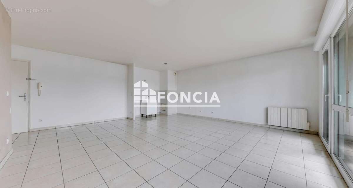 VAULX-EN-VELIN – T3 de 64 m² avec balcon et garage en résidence sécurisée de 2010 - photo 4