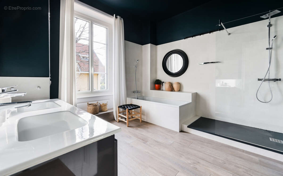 Maison à CHARBONNIERES-LES-BAINS