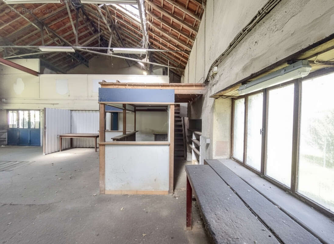 Commerce à MANZAC-SUR-VERN