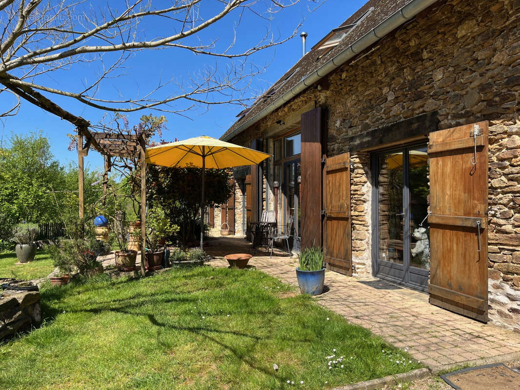 Maison à COUSSAC-BONNEVAL
