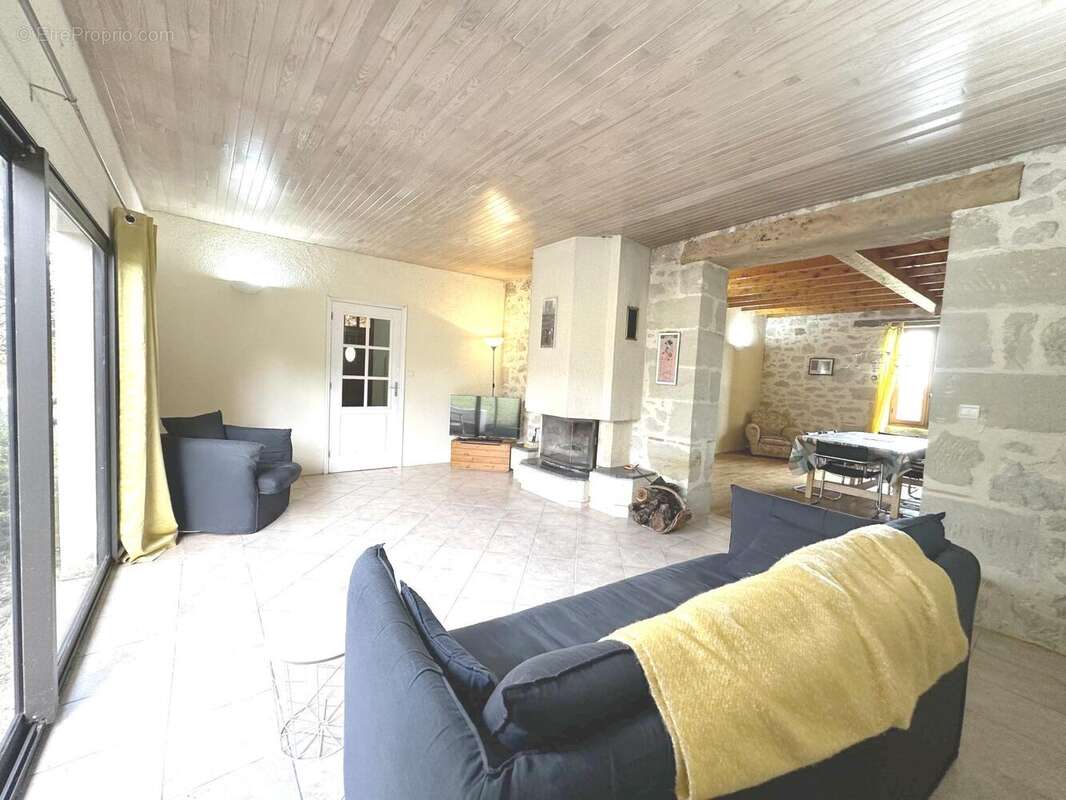 Maison à MONBAHUS