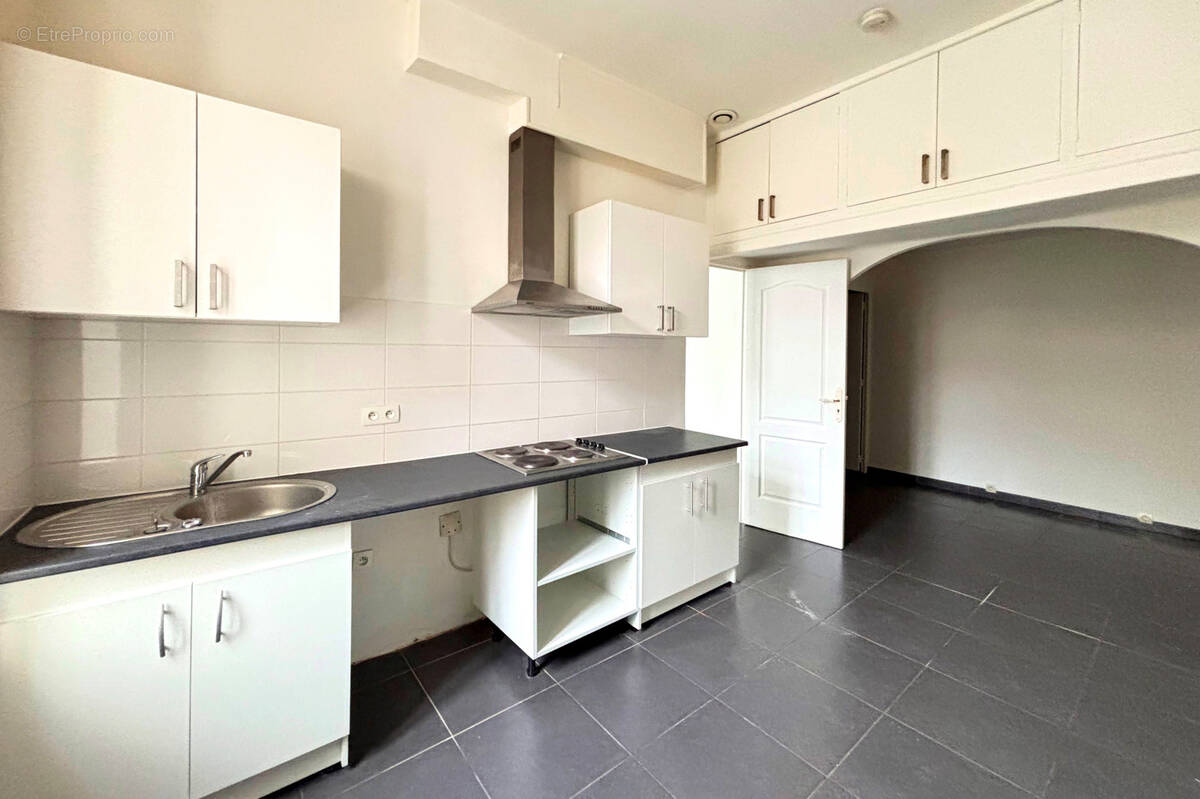 Appartement à MARSEILLE-4E