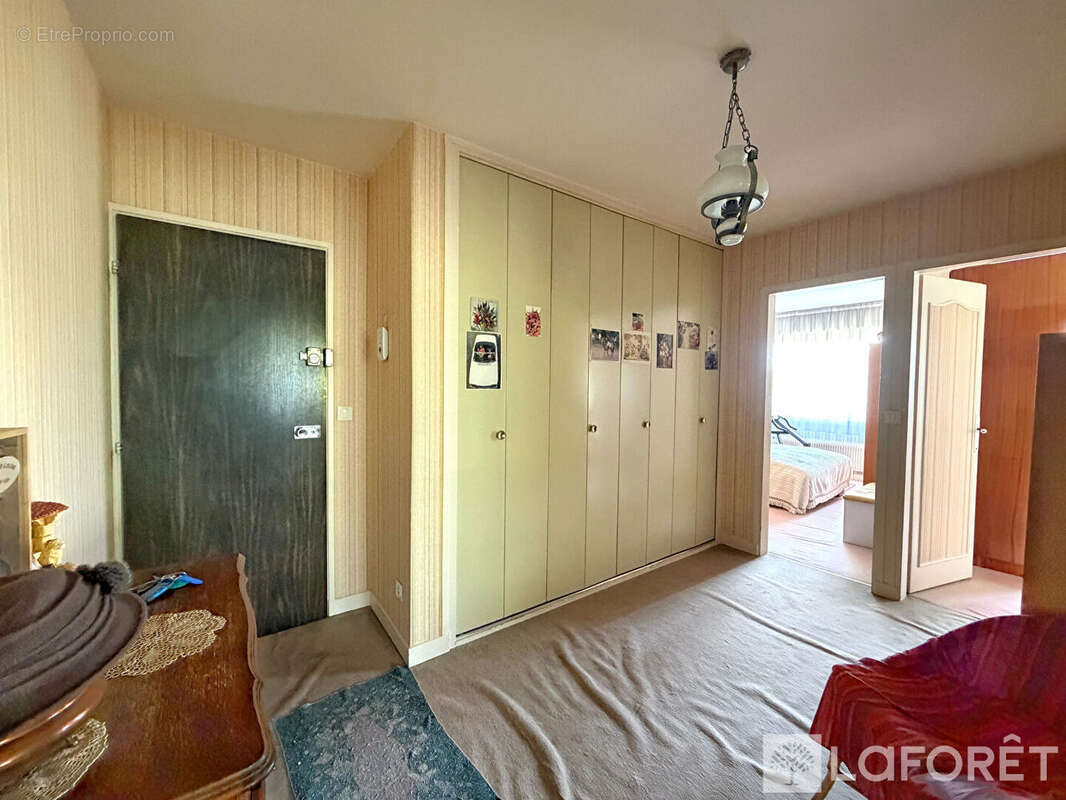 À vendre, appartement T4 avec deux balcons, box et cave - photo 7