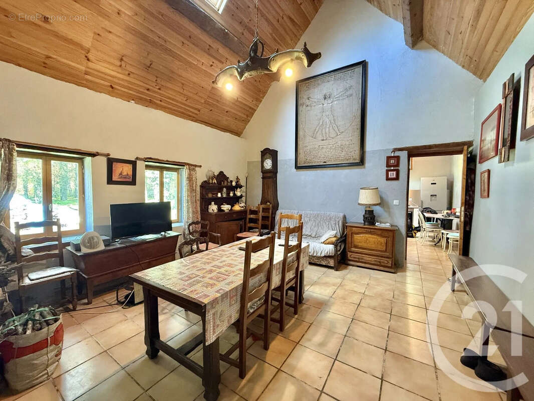 Maison à SOUVIGNY