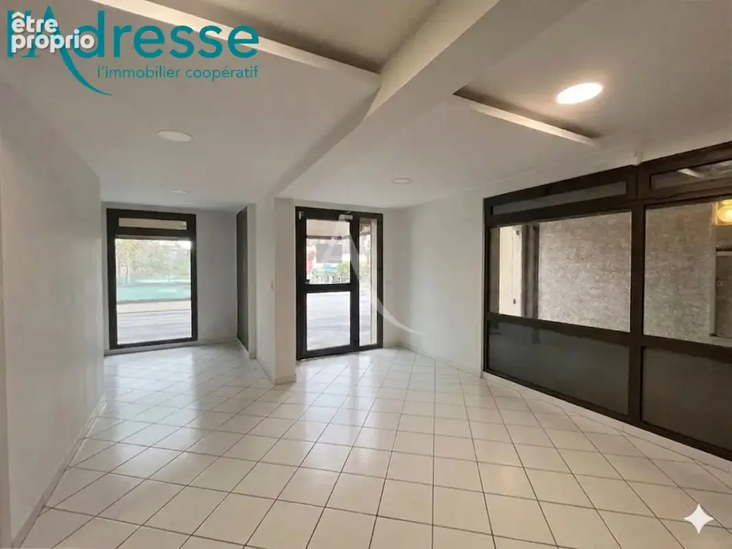 Local commercial Noisy Le Grand 151 m2 - photo 6