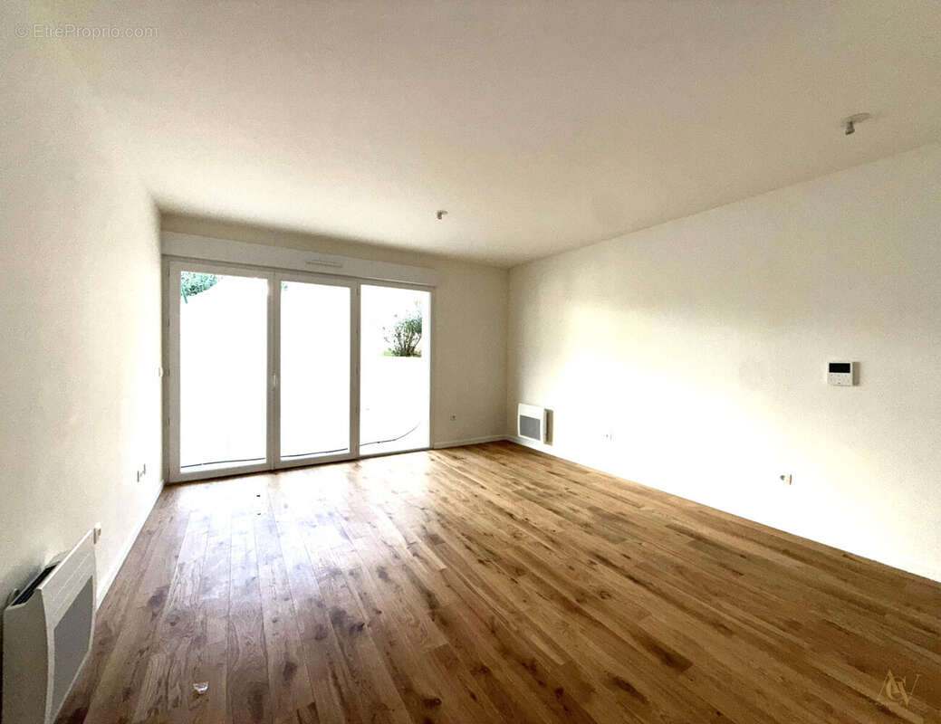 OFFRES EXCLUSIVES pour ce Joli T3 - 64 m² avec Jardin privatif à Cogolin 5 - Appartement à COGOLIN