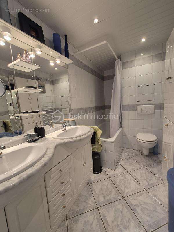 Appartement à COURCOURONNES