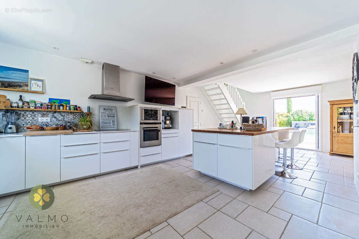 Maison individuelle 'coup de coeur' avec piscine en centre village - photo 9