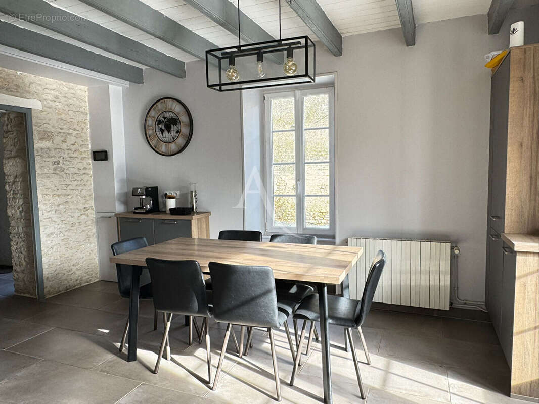Maison à VOUILLE-LES-MARAIS