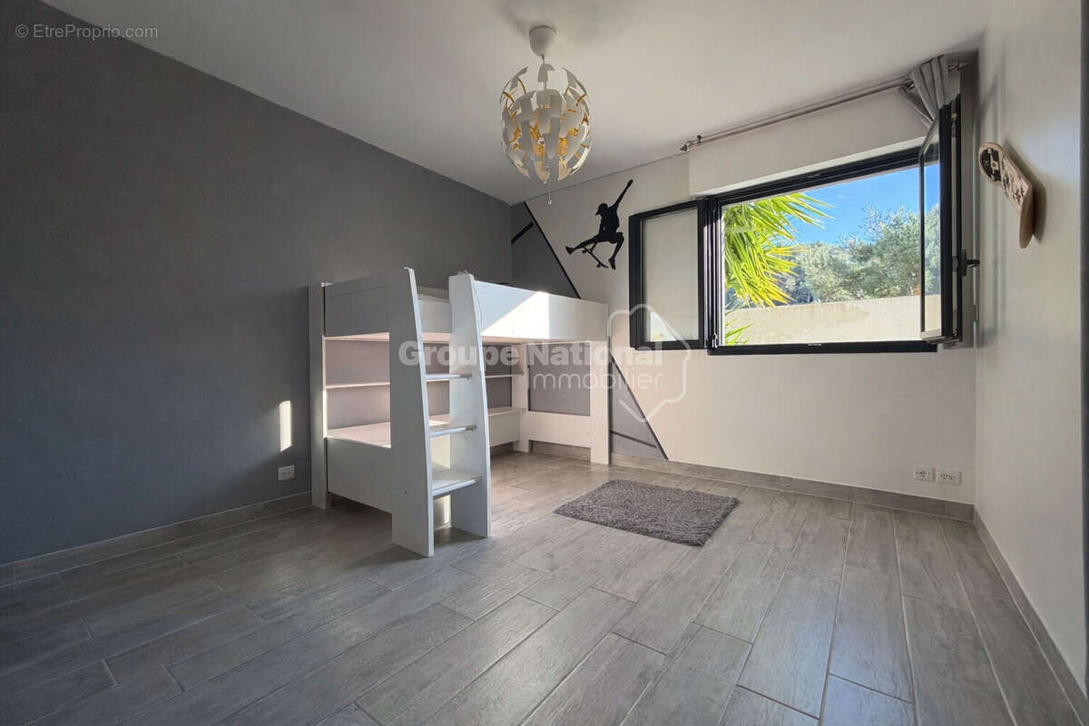 Maison T4/5 de plain-pied avec piscine et double garage - photo 11