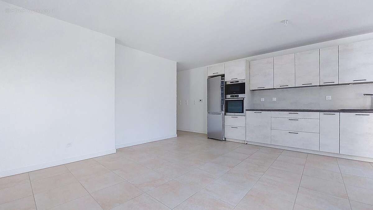 Appartement - 3 Chambres - Cave - Balcon - Garage en sus - Proche commodités - Au calme absolu - photo 12