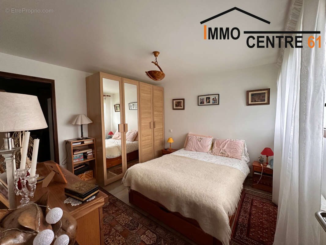 Maison d'architecte 5 chambres et un gîte de 64m2 sur un terrain de 5527m2 arboré. - photo 30