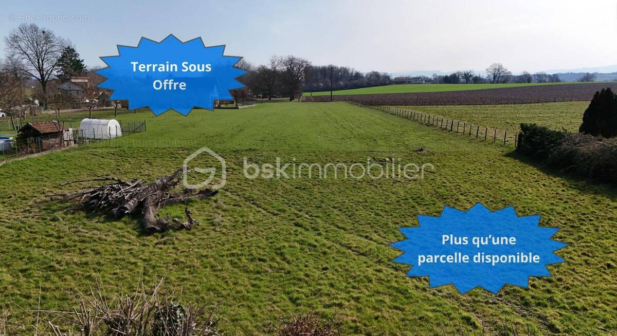 Terrain à SAINT-CLAIR-DE-LA-TOUR