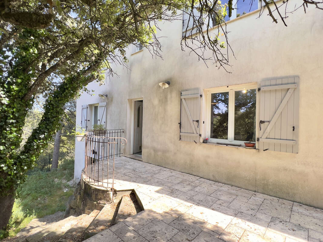 Maison à VERNEGUES