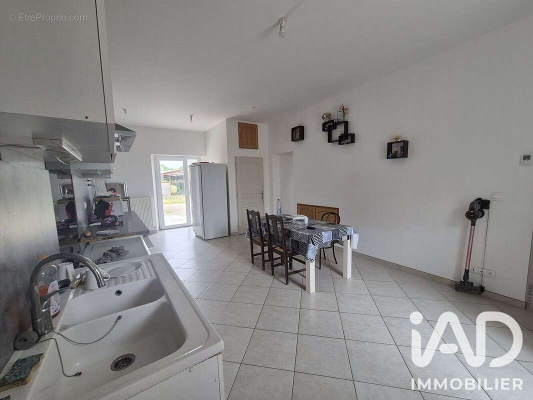 Maison 215 m² à Les Nouillers  - photo 4