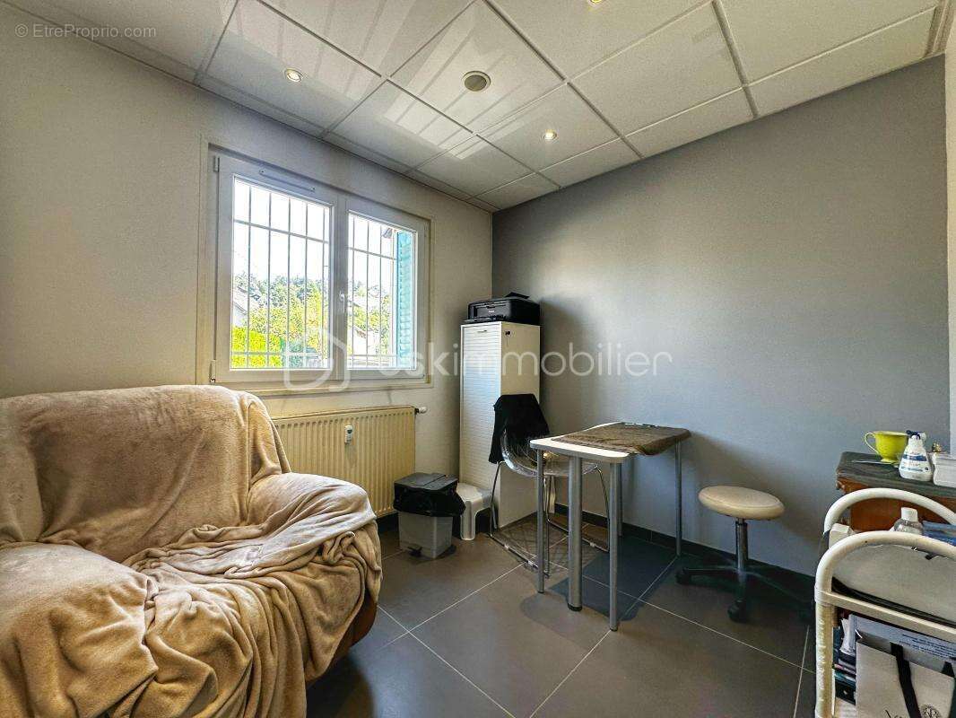 Local professionnel 71 m² – secteur mérande – chambéry – climatisé – double entrée – grande cave - photo 9