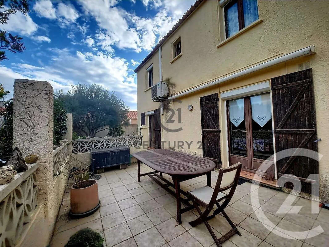 Maison à SAINT-LAURENT-DE-LA-SALANQUE